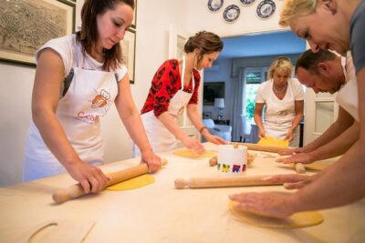 Cesarine: Small group Pasta and Tiramisu class in Treviso - The 3-hour flow: aperitivo, dough work, then dinner