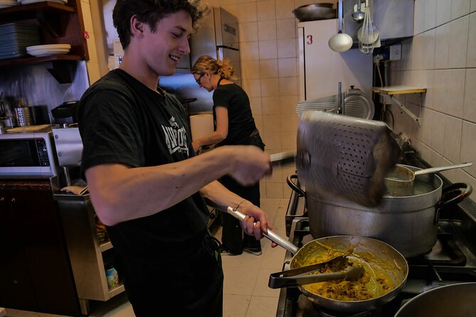 Make Pasta Carbonara from Scratch in a Jazz Club in Venice - Who should book this carbonara class (and who shouldn’t)