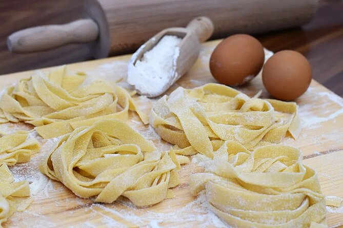 Pasta and Pizza Master Class with Pick Up in Sorrento - Meeting the team: Anna, Claudia, and the supportive crew
