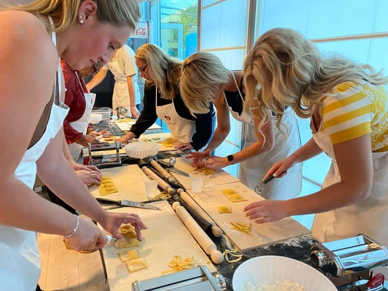 Rome: Pasta, Ravioli & Tiramisu Class with Unlimited Wine - Key things I’d circle on your itinerary