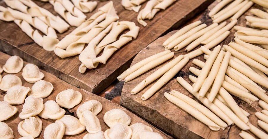 Turin: Pasta & Tiramisu Cooking Class at a Local's Home - The aperitivo start: prosecco and nibbles, then you cook