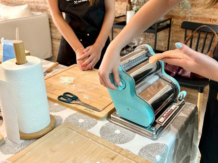 Valencia: Fresh Pasta Workshop with Lunch/Dinner in the Center - Sharing the meal: what you eat and why it’s part of the point