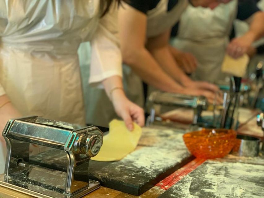 Venice: Pasta and Tiramisu Cooking Class with Wine - Key things that make this Venice cooking class work