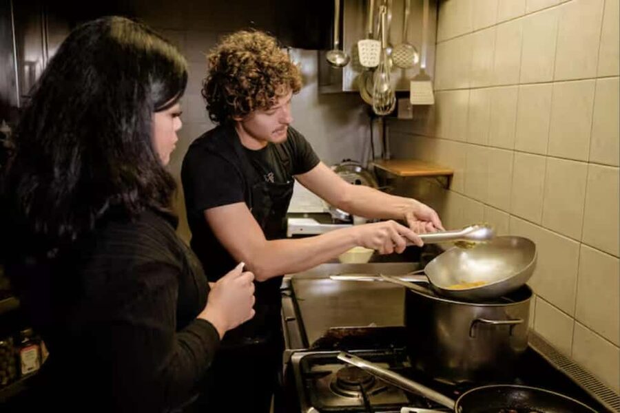 Venice: Pasta Carbonara Cooking Class with Wine - The Class Flow: What Happens During Those 2.5 Hours
