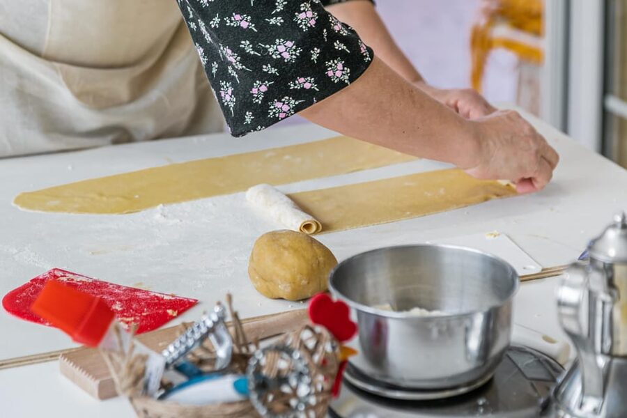 Verona: Prosecco and Pasta Making Class at a Local's Home - A 3-hour pasta lesson in a Verona Cesarina home